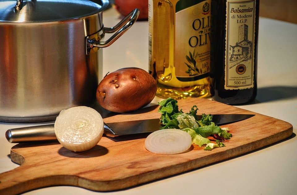 Do you keep olive oil next to the stove? THIS is why you really shouldn't do it!